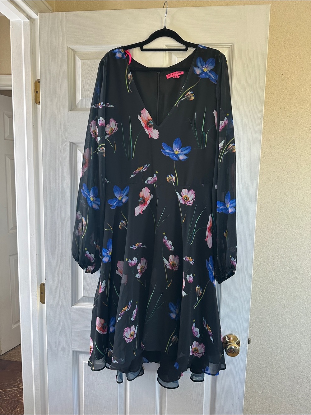 Besty Johnson Black Floral Long-Sleeve V-Neck Swing Dress
